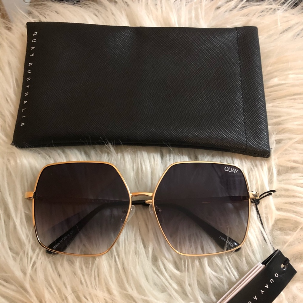 Quay Backstage GLD/SMK